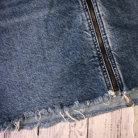 Free People front zip jean mini skirt. Size 30 - Picture 5 of 6
